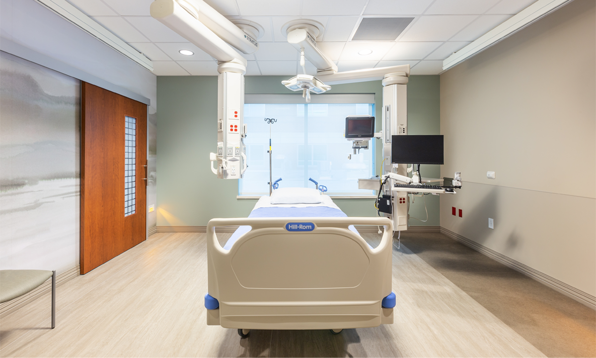 The modernized ICU includes a “floating” bed that allows caregivers 360-degree access to the patient.